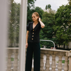 Lniana koszula damska o krótkim kroju