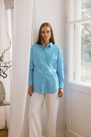 Oversizowa koszula damska w niebieskie paski