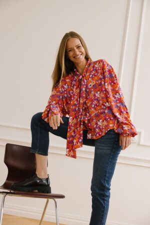 Koszula damska z wiskozy wiązana przy szyi w kwiaty_clariani