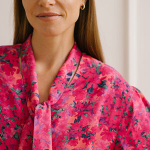 Bluzka damska z wiązaniem w kolorze fuksji