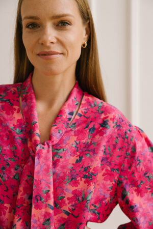 Bluzka damska z wiązaniem w kolorze fuksji