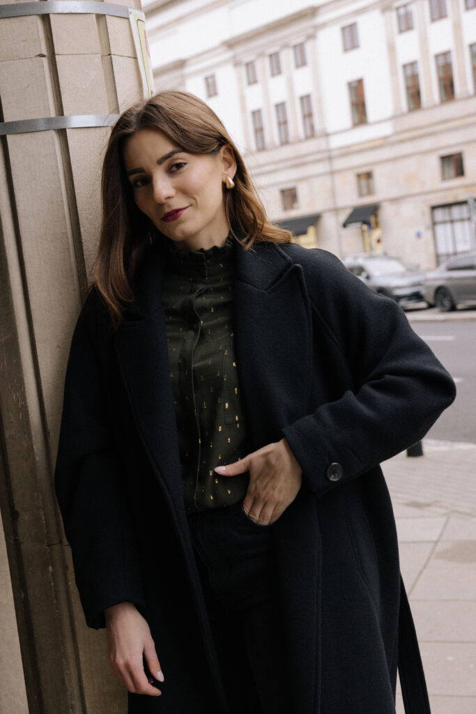 Zielona koszula damska z falbanką