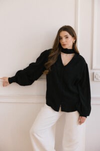 Elegancka wiązana bluzka damska