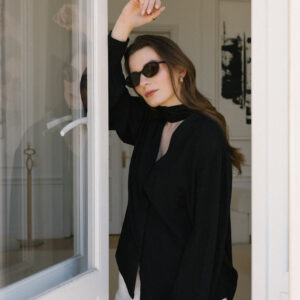 Wiązana, czarna koszula damska | clari 0.6 | z kwiatowym wzorem