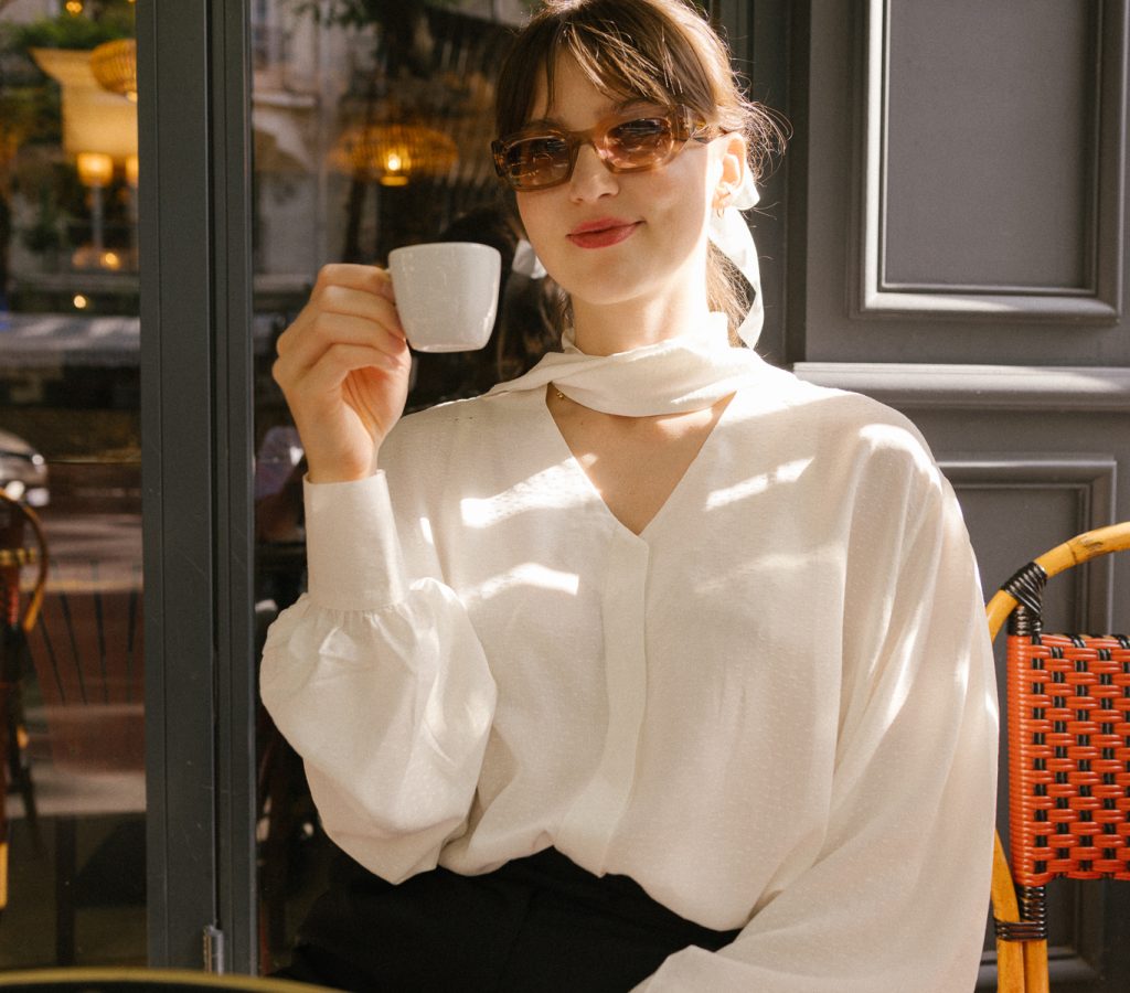 Wiązana bluzka damska biała, długi rękaw