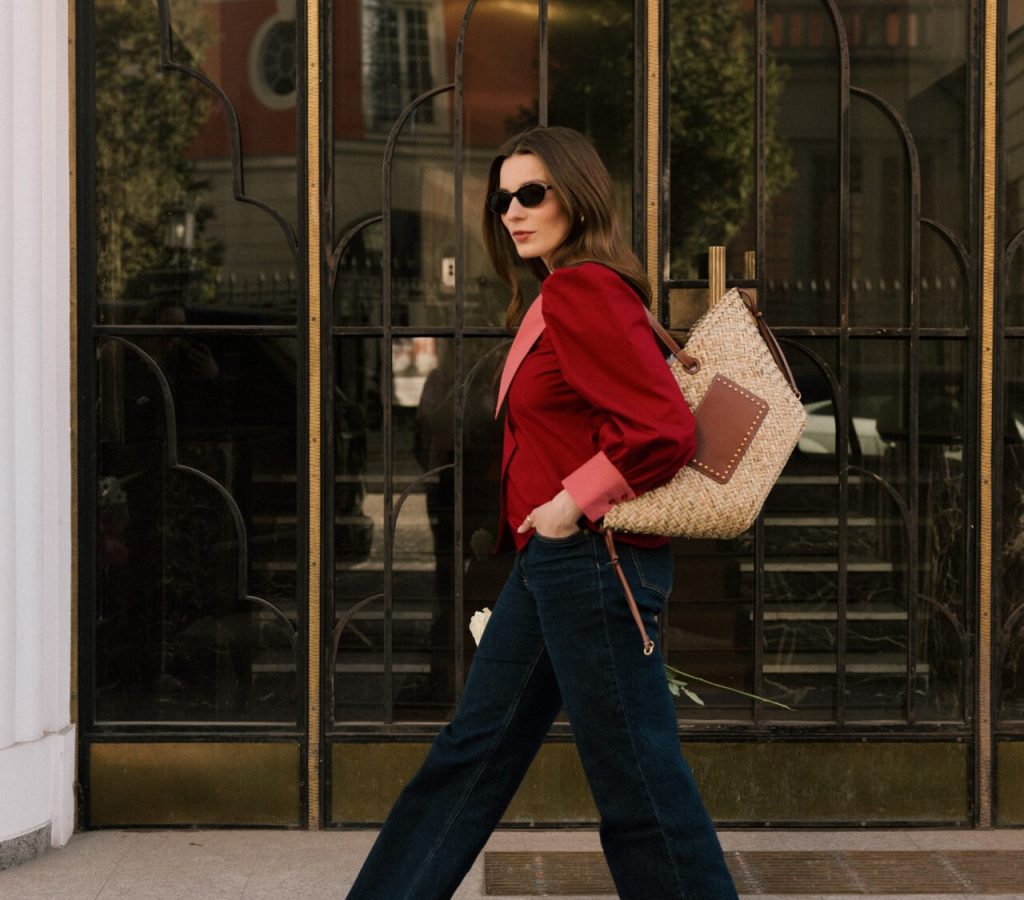 Czerwona koszula damska z bufkami i dużym kołnierzem