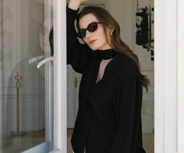 Czarna, wiązana koszula damska Clari 0.6